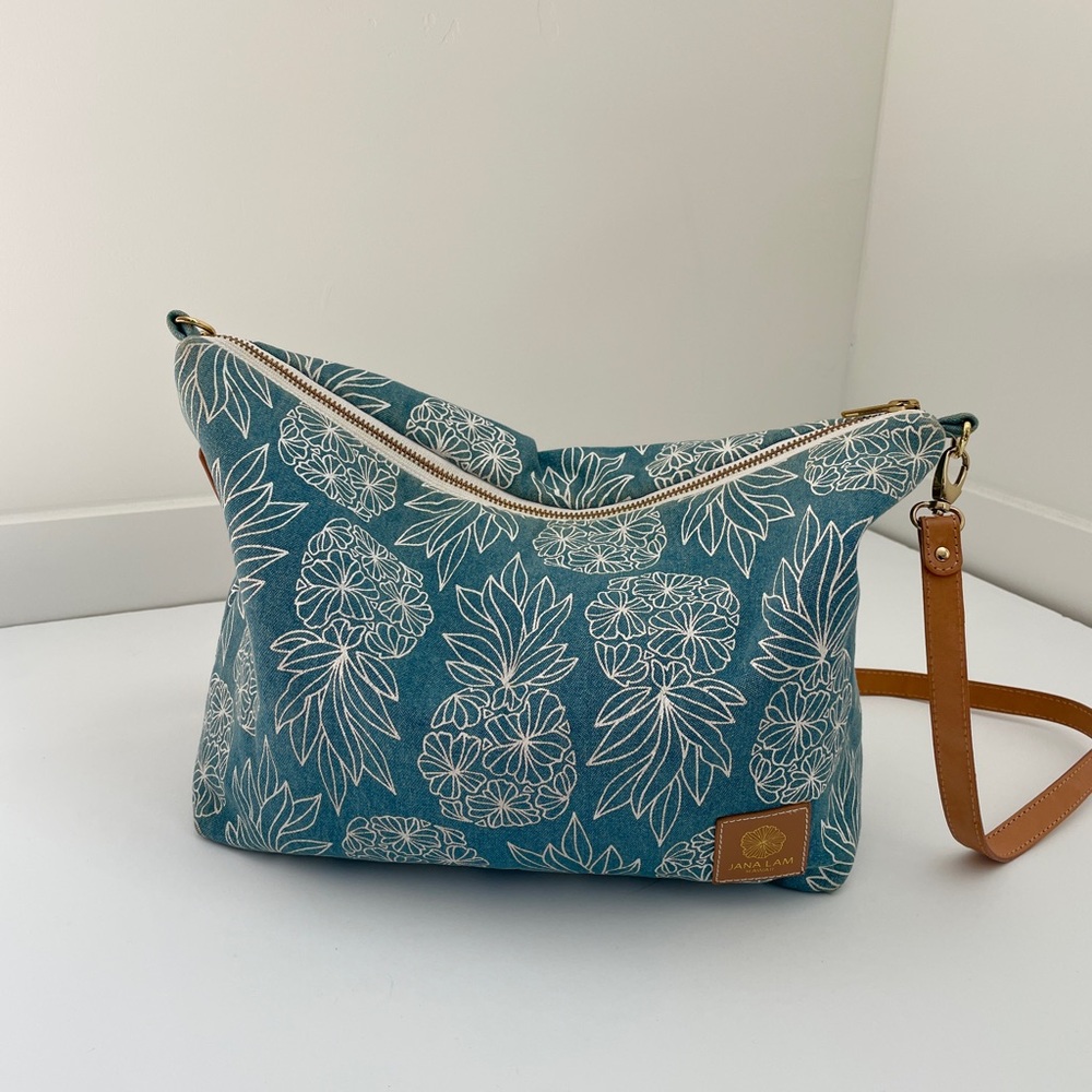 Jana Lam - Slouchy Crossbody in Denim Pineapple 🍍 - Picture 3 of 10